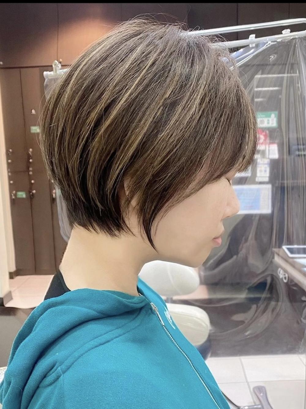 白髪ぼかしハイライトショート