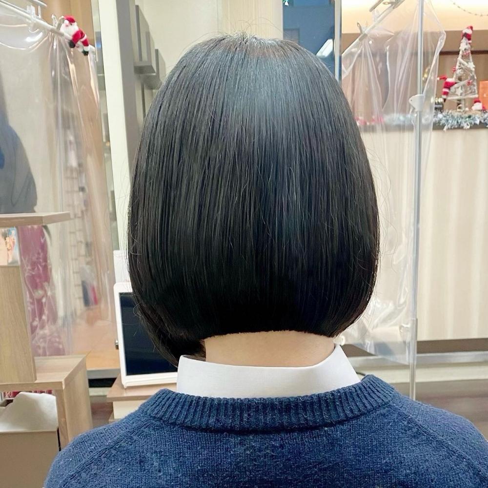 制服に合うぱっつんボブ｜サブ写真②