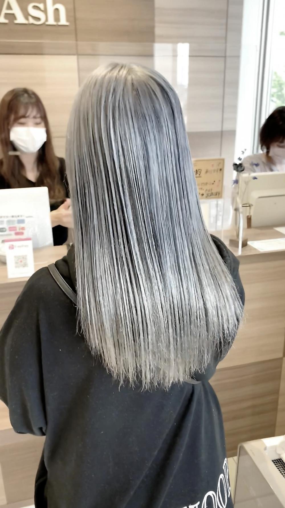 透明感抜群のプラチナシルバー