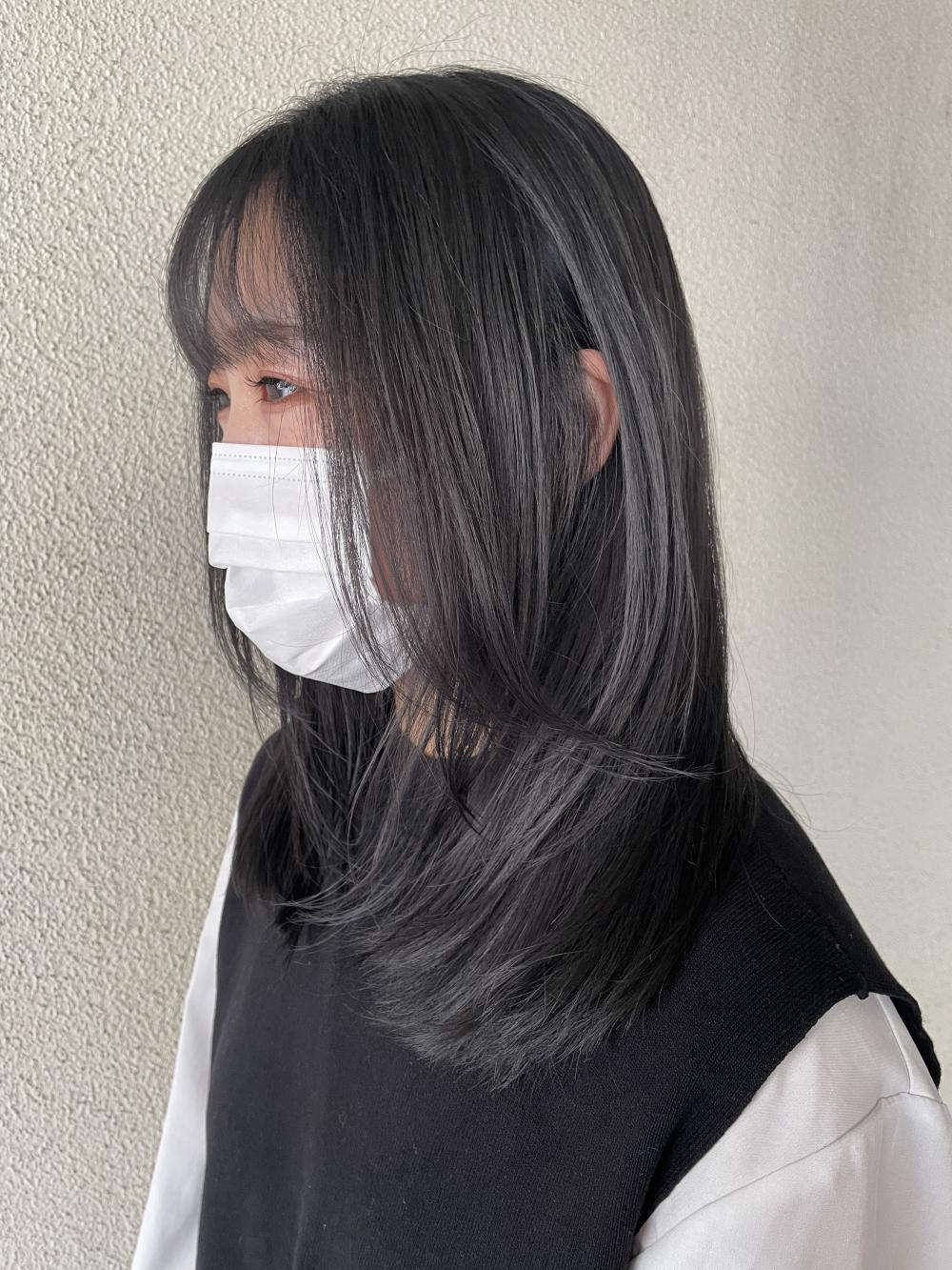 グレー