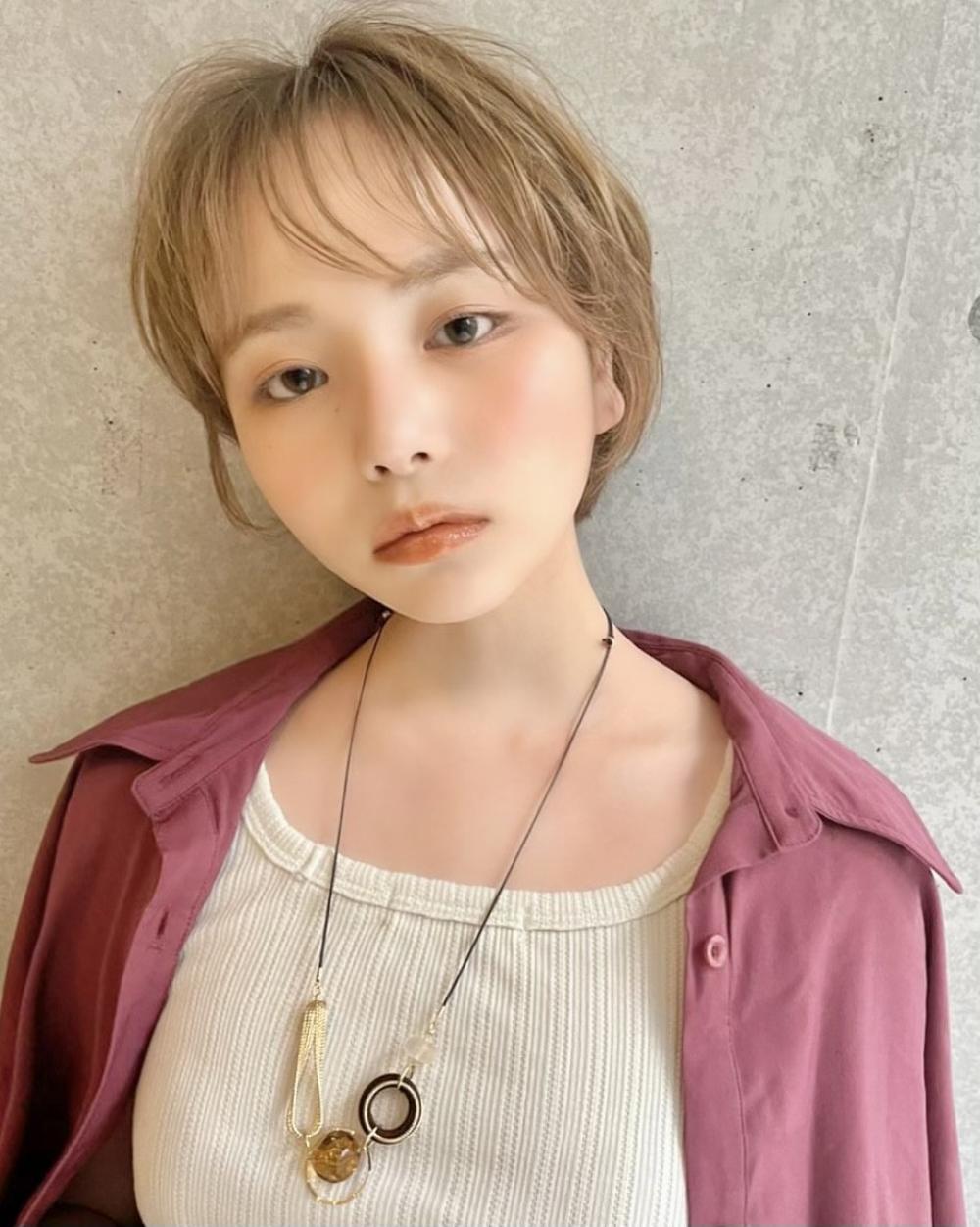 小顔ハイトーンマッシュショート