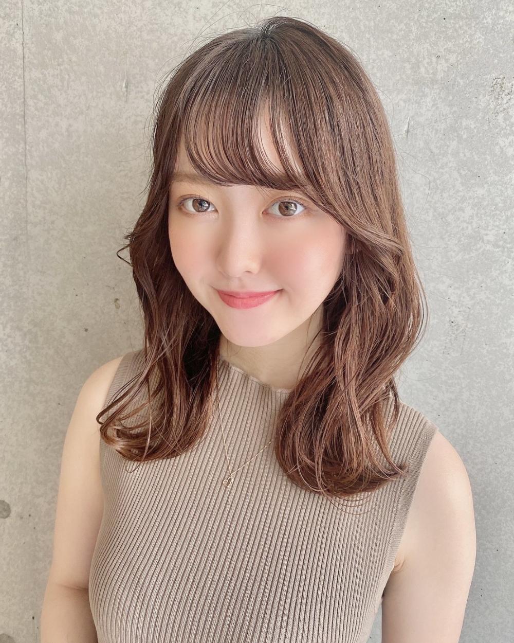 20代30代　小顔ふんわりくびれミディアム