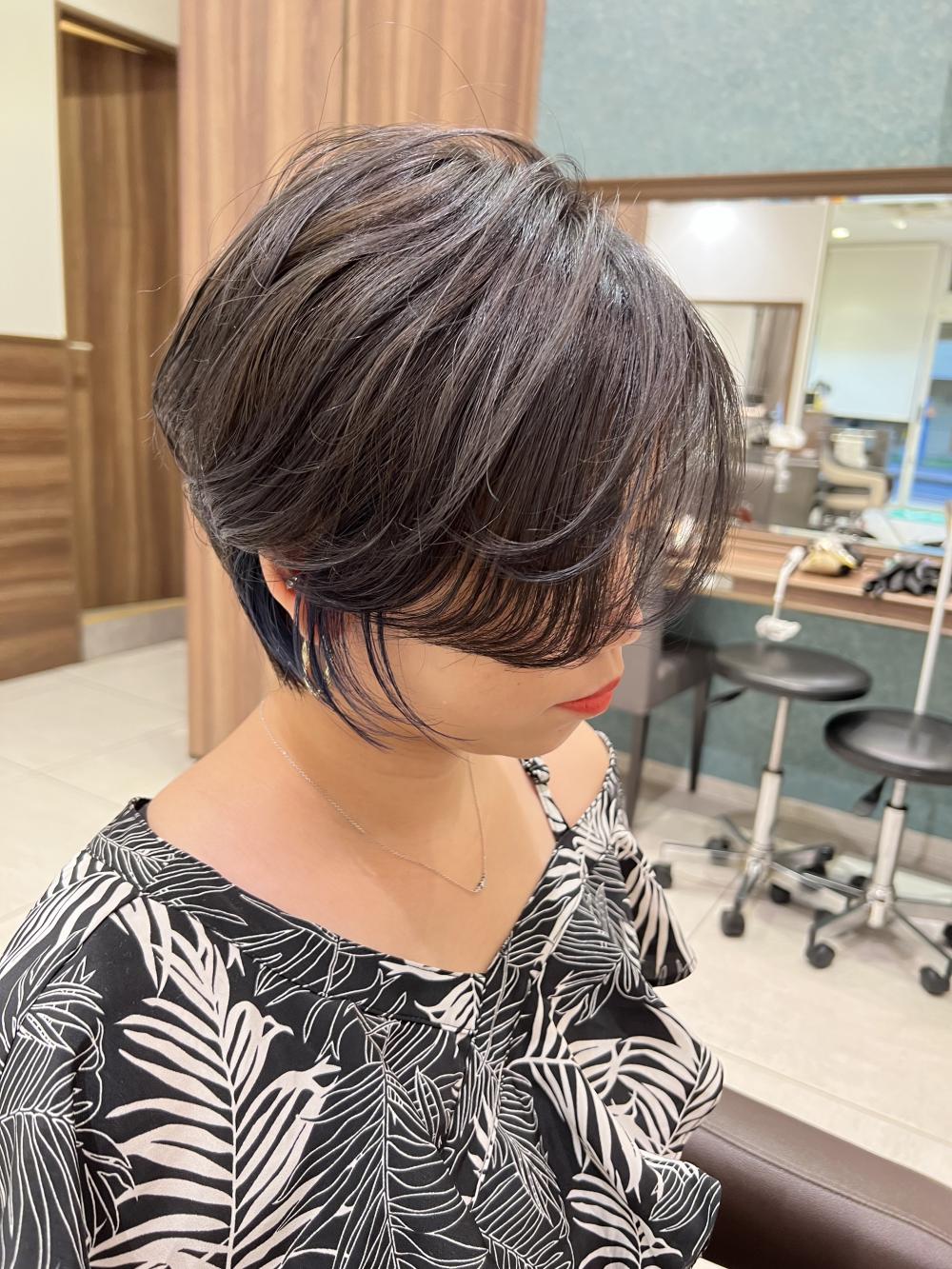 横顔美人ショートボブ