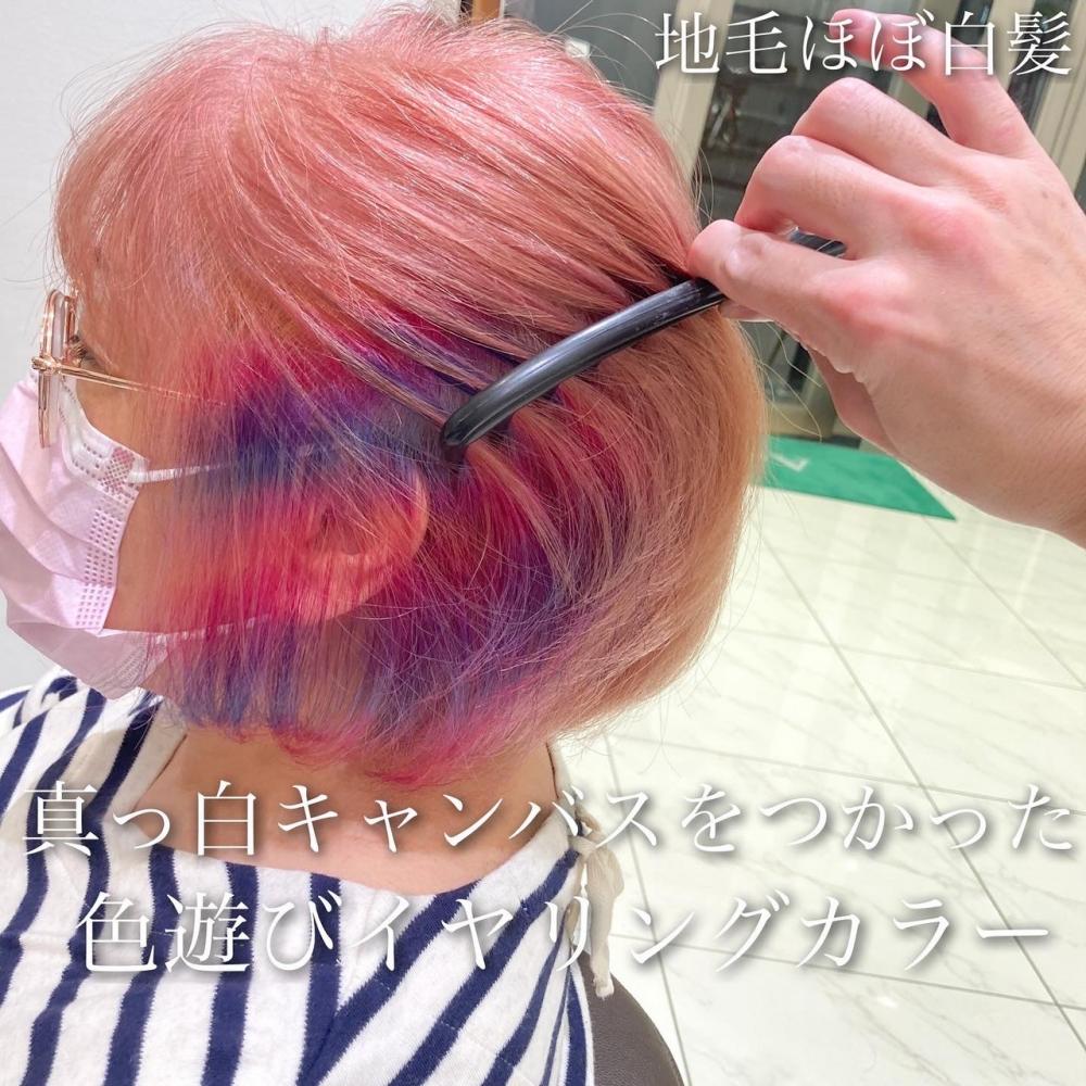 白髪を活かしたピンクヘア