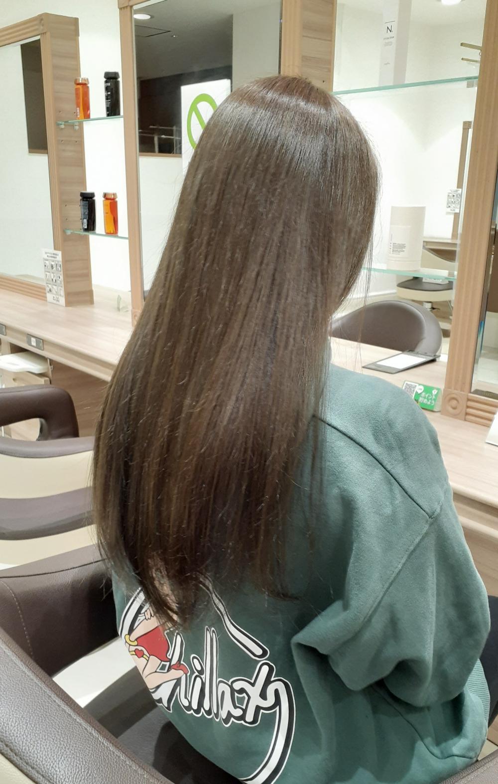 ロングヘアの定番カラー！ハイトーングレージュ！｜サブ写真③