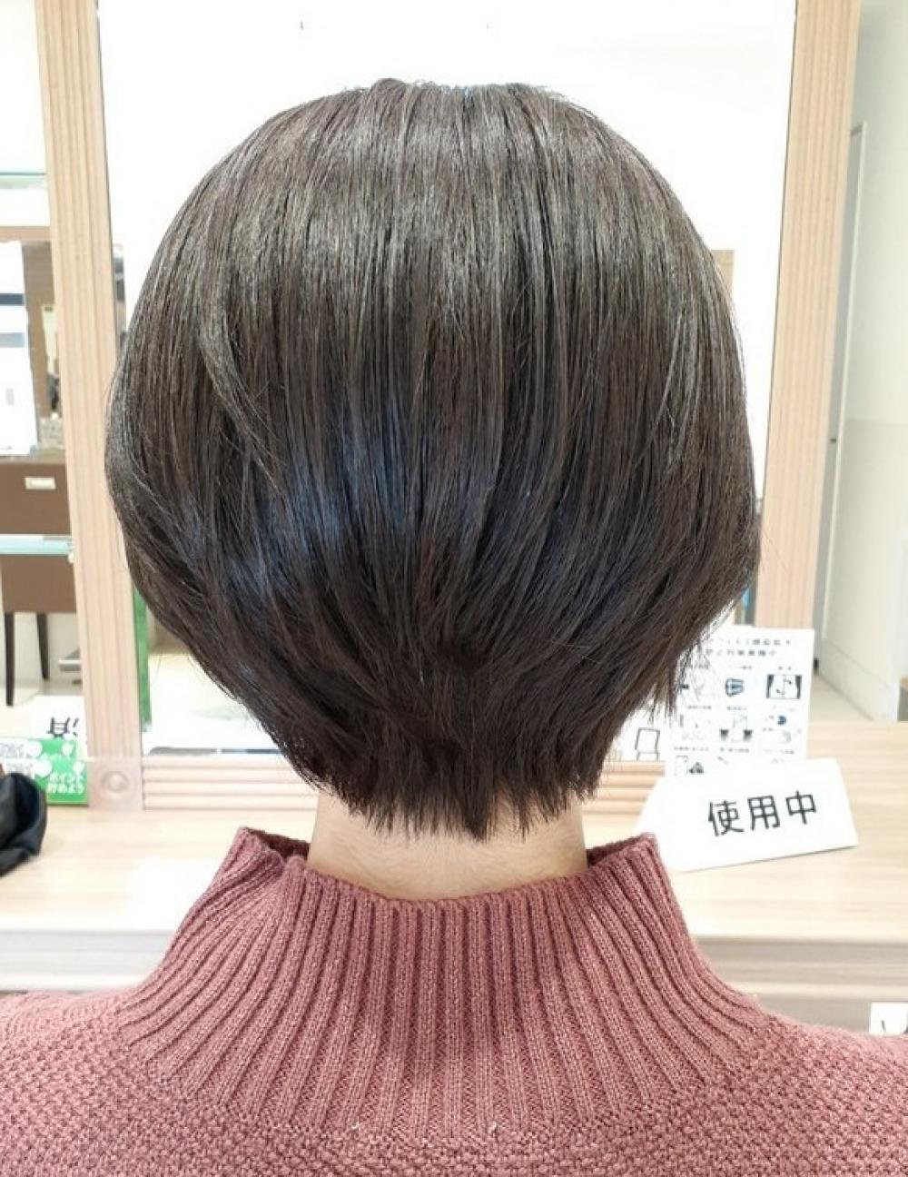 すっきり首見せもこわくない！ショートボブに似合うグレージュカラー！