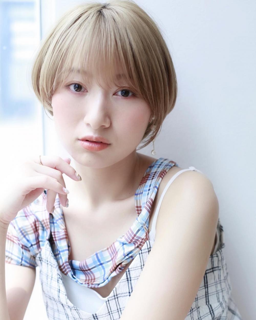 ハイトーンがかわいい！まるみショートボブ