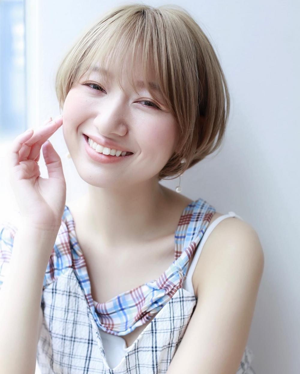 ハイトーンがかわいい！まるみショートボブ｜サブ写真③
