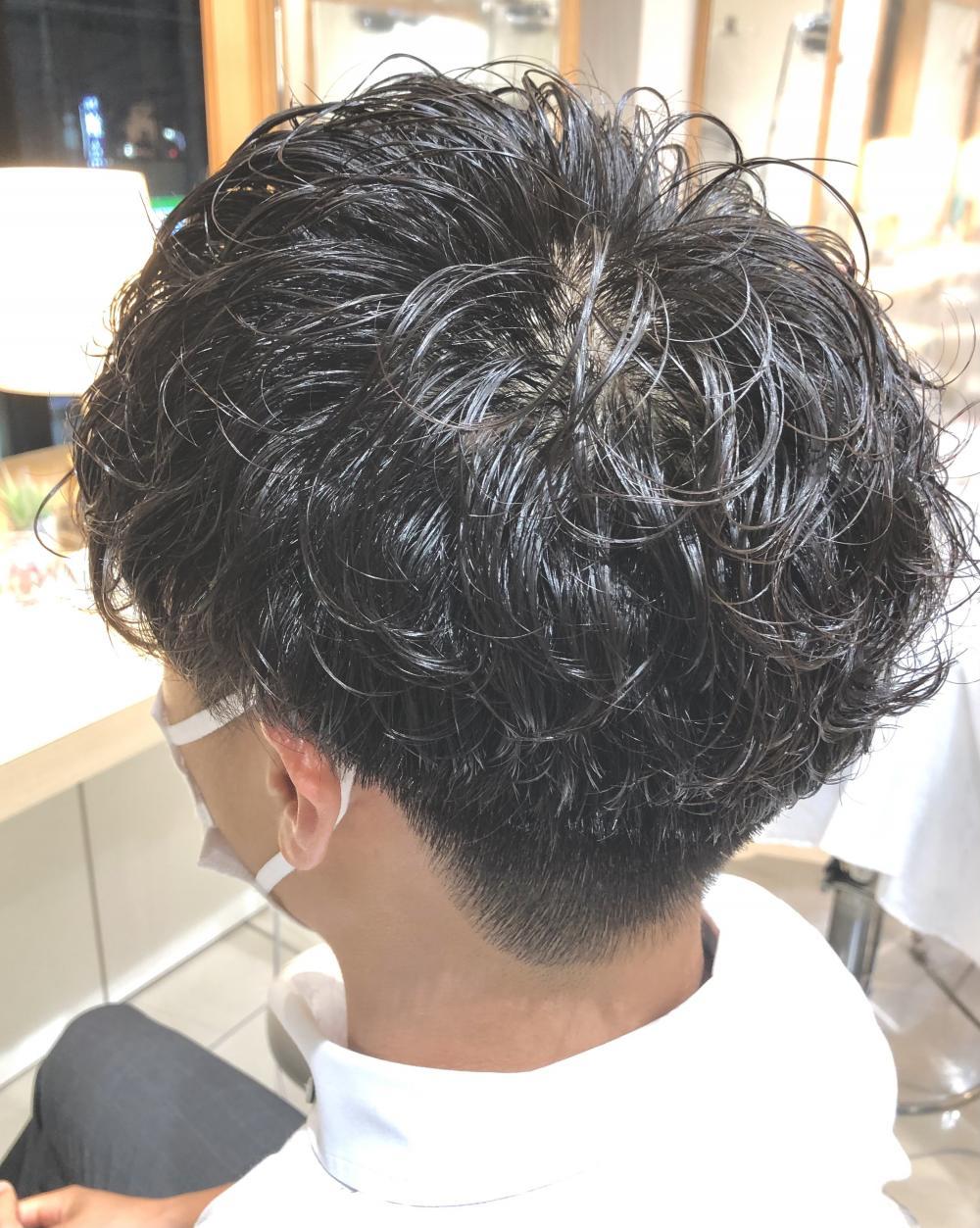 《目立ちすぎないフワッとパーマ》