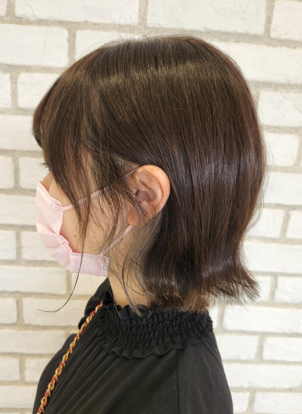 外はねボブのグレーインナーカラー｜サブ写真③
