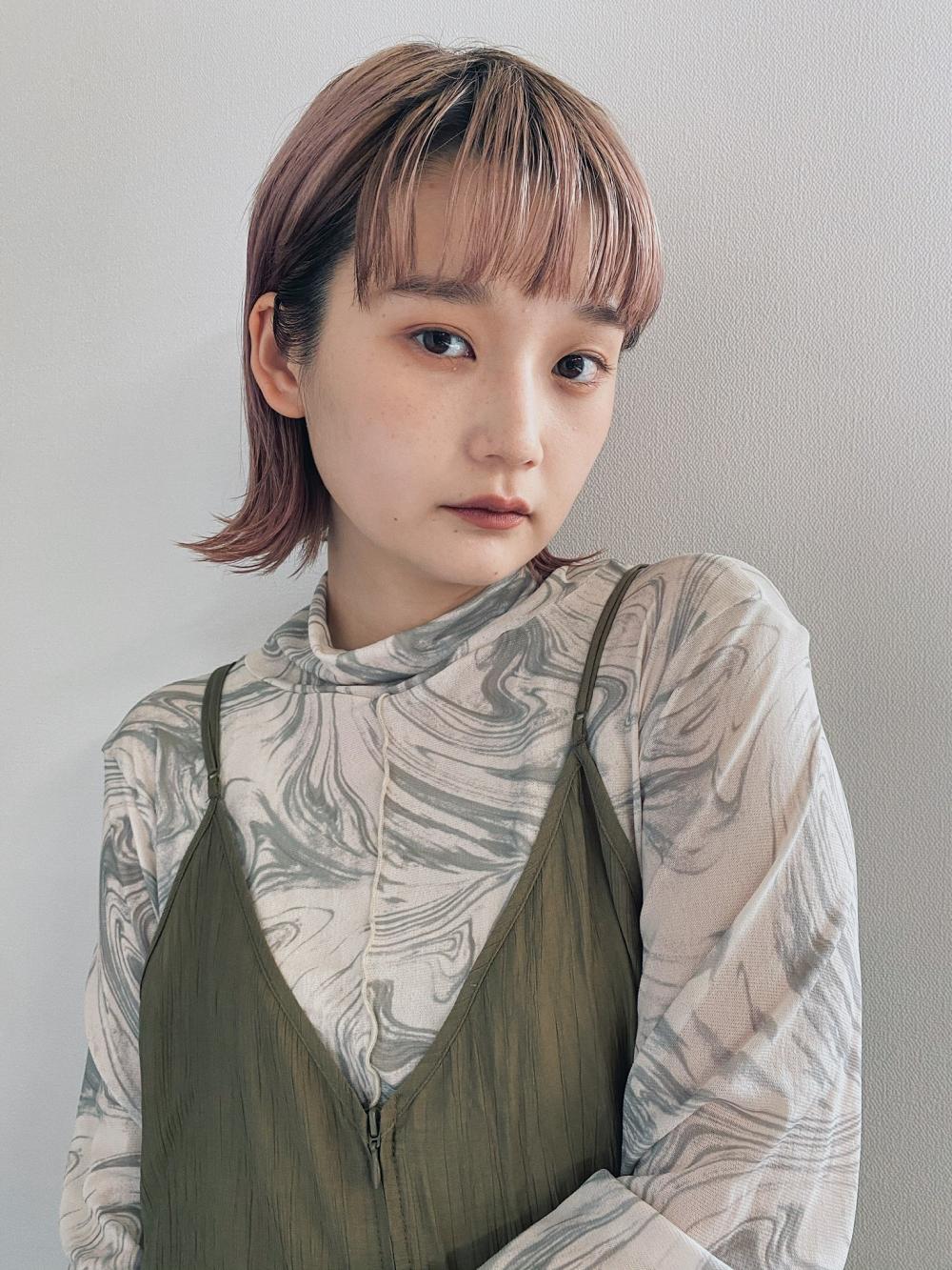 外ハネが可愛い切りっぱなしボブ