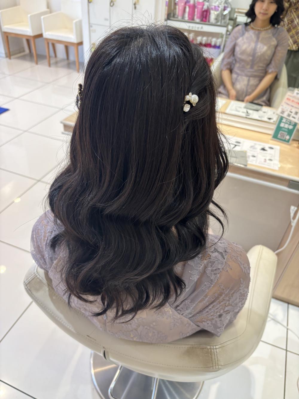 流行りのくびれ巻きハーフツイン