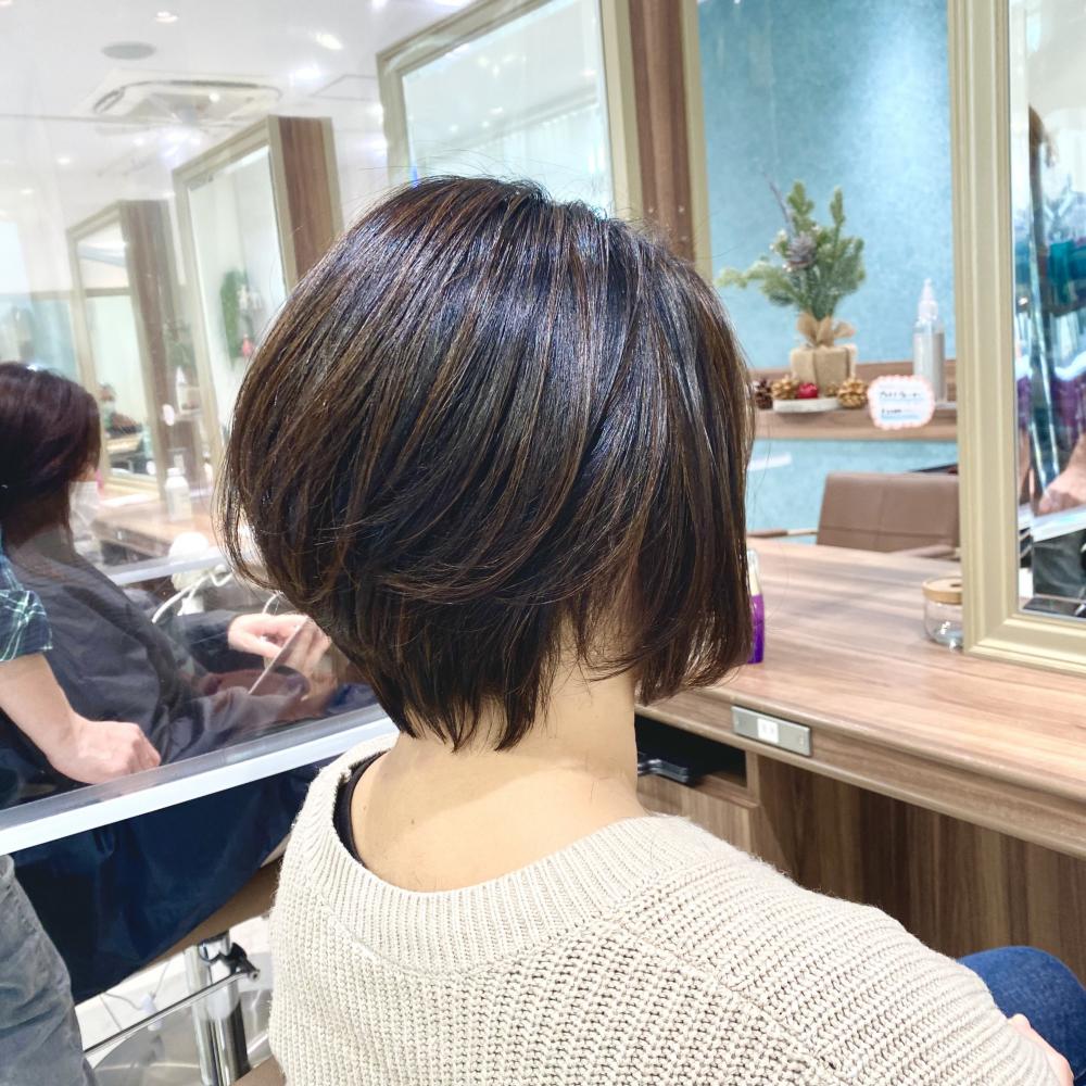 白髪が目立たないショートボブ