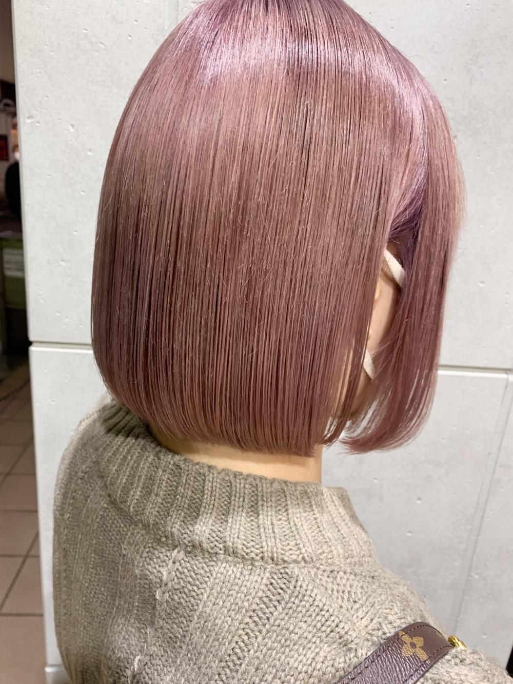 内巻きボブ　ピンクヘア