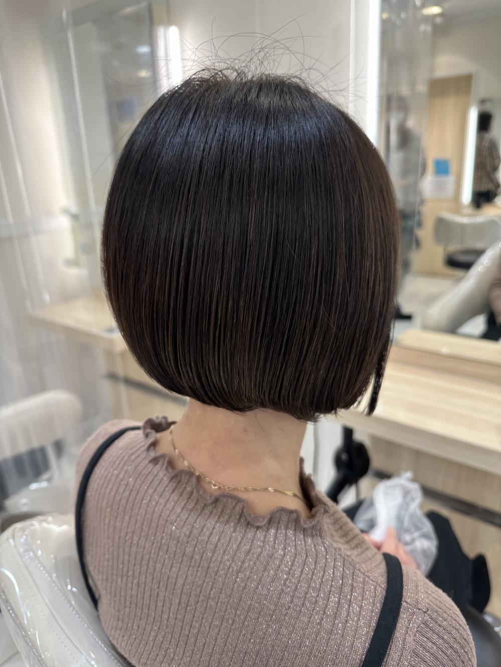 首が綺麗に見える前下がりボブ
