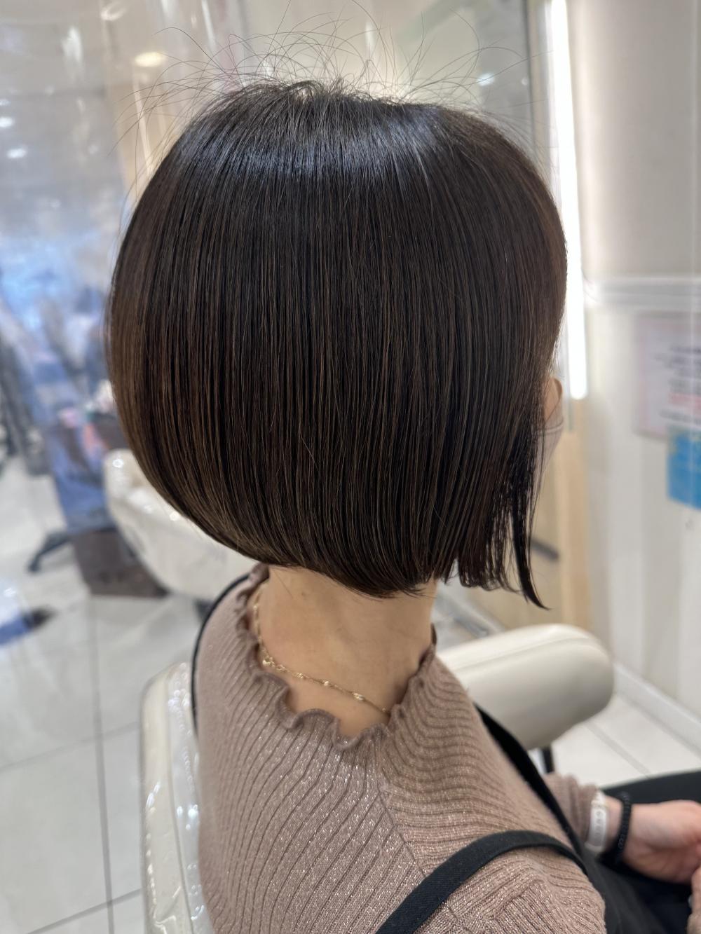 首が綺麗に見える前下がりボブ｜サブ写真②