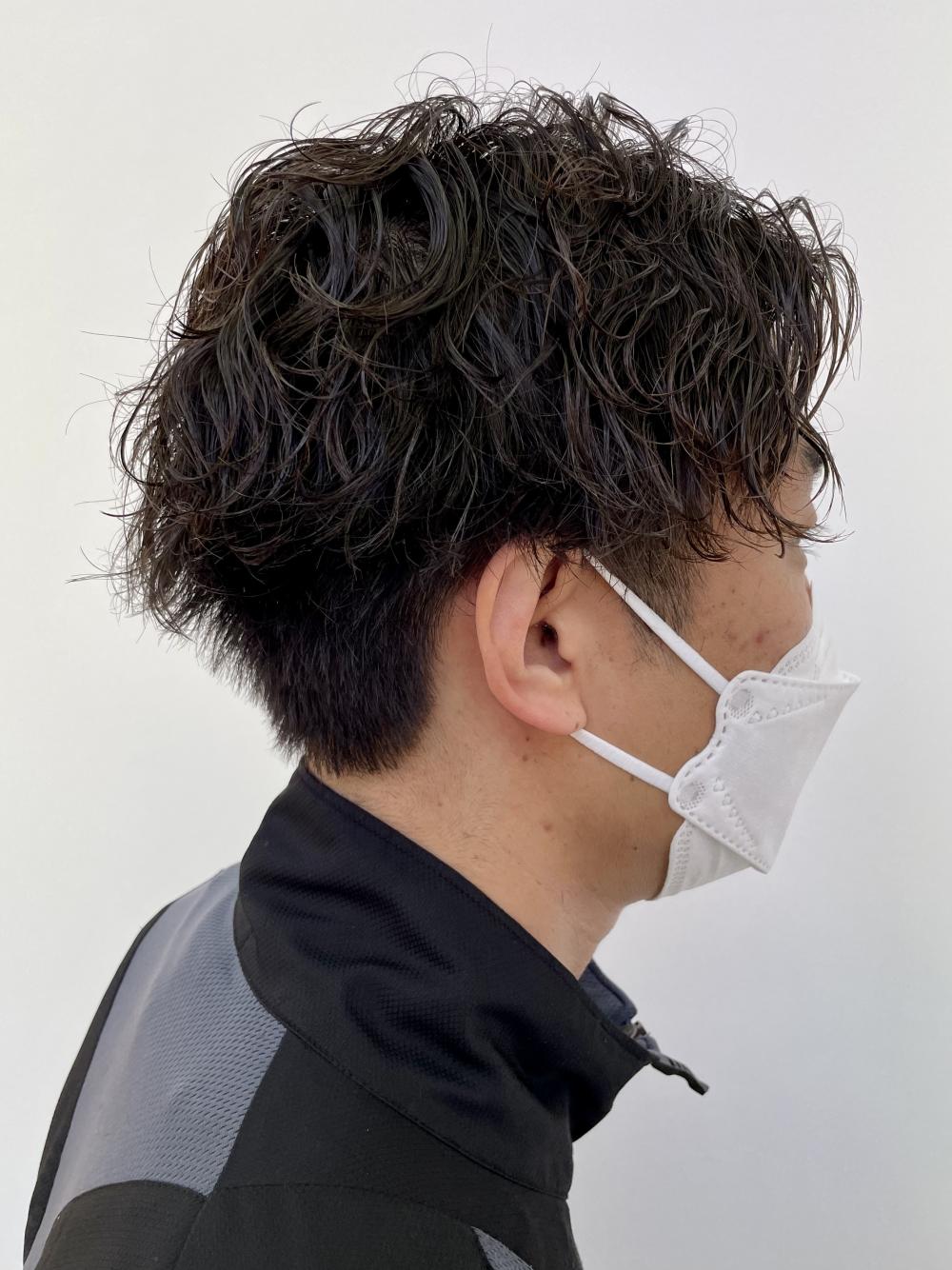 クリームタイプの薬剤でかける。ケア波巻きパーマスタイル｜サブ写真②