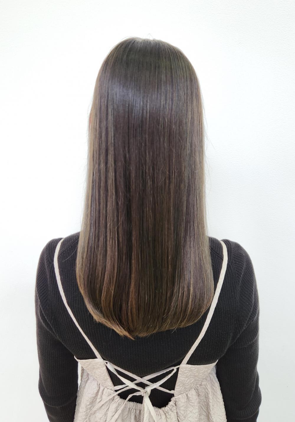 ロングヘアでも白髪ぼかし！グレージュカラー