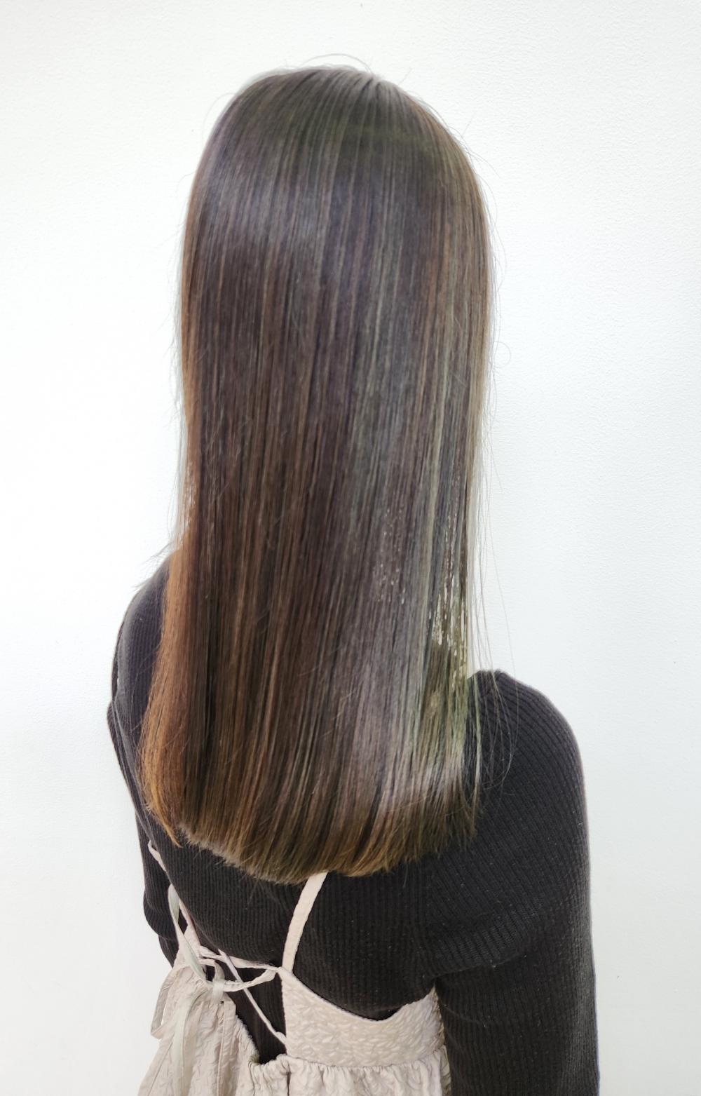 ロングヘアでも白髪ぼかし！グレージュカラー｜サブ写真②
