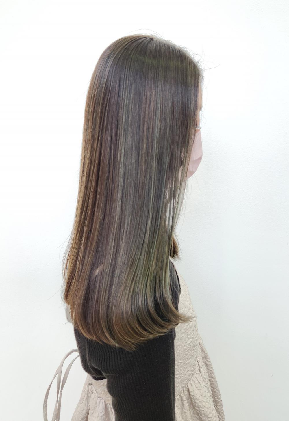 ロングヘアでも白髪ぼかし！グレージュカラー｜サブ写真③