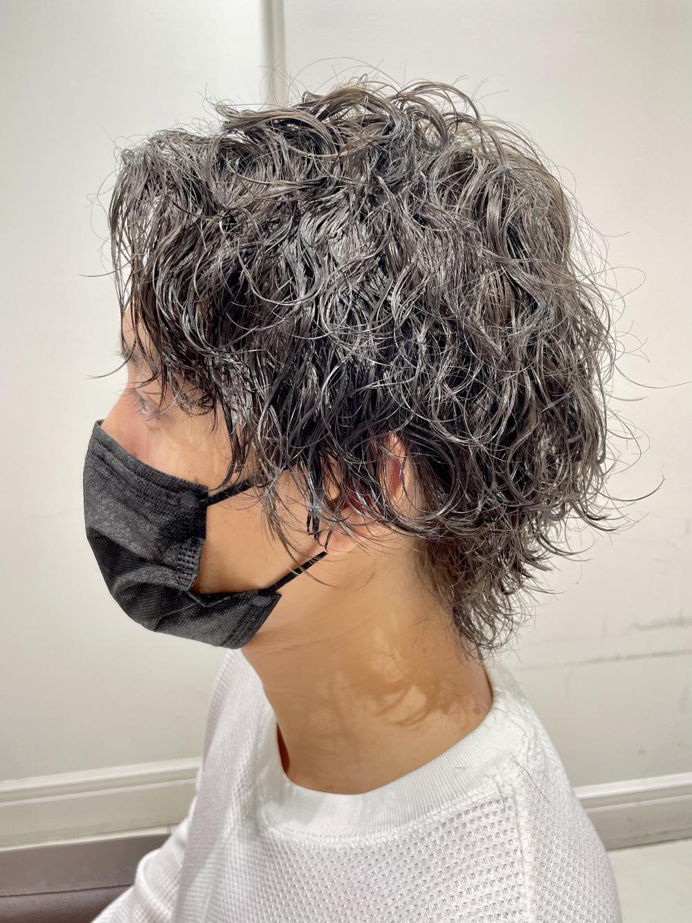 ブリーチ毛でもかかる。クリーム波巻きパーマスタイル