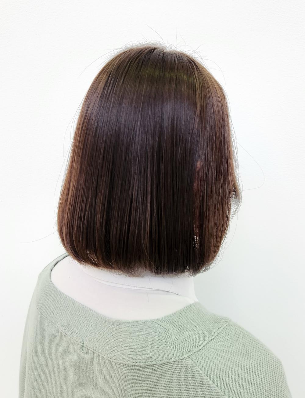 まとまりがキレイ！ナチュラルボブのグレージュカラー｜サブ写真②