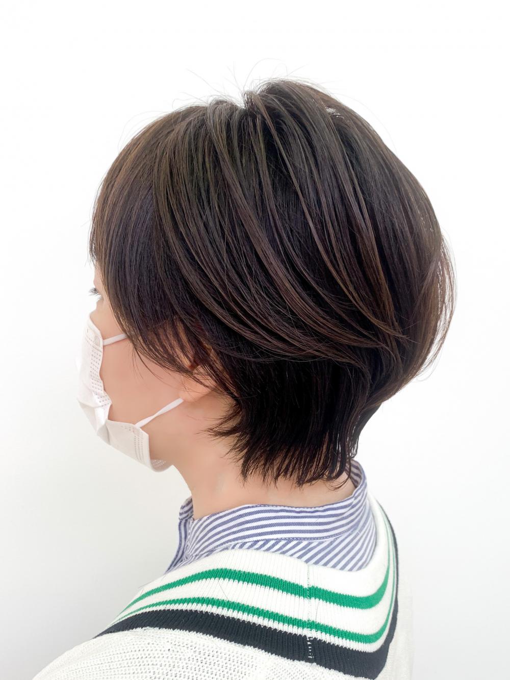 白髪ぼかし　大人耳掛けショート