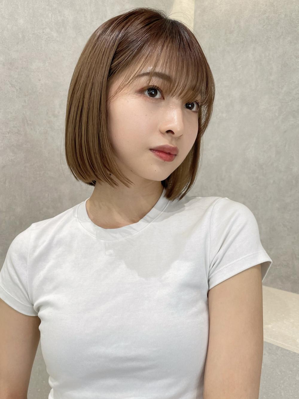 20代ミニボブぱっつん前髪ことりベージュ切りっぱなし｜サブ写真③