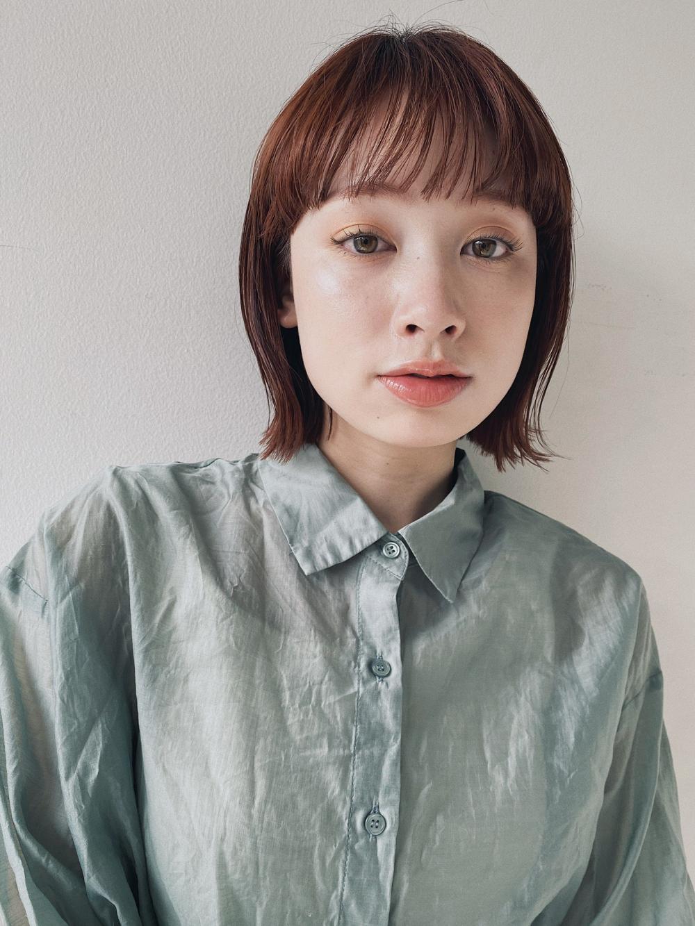 ナチュラルストレートの切りっぱなしボブ｜サブ写真②