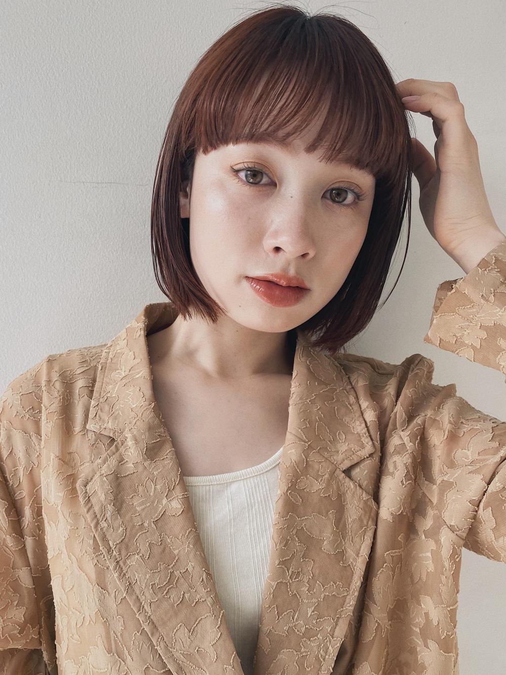 ナチュラルな切りっぱなしストレートボブ