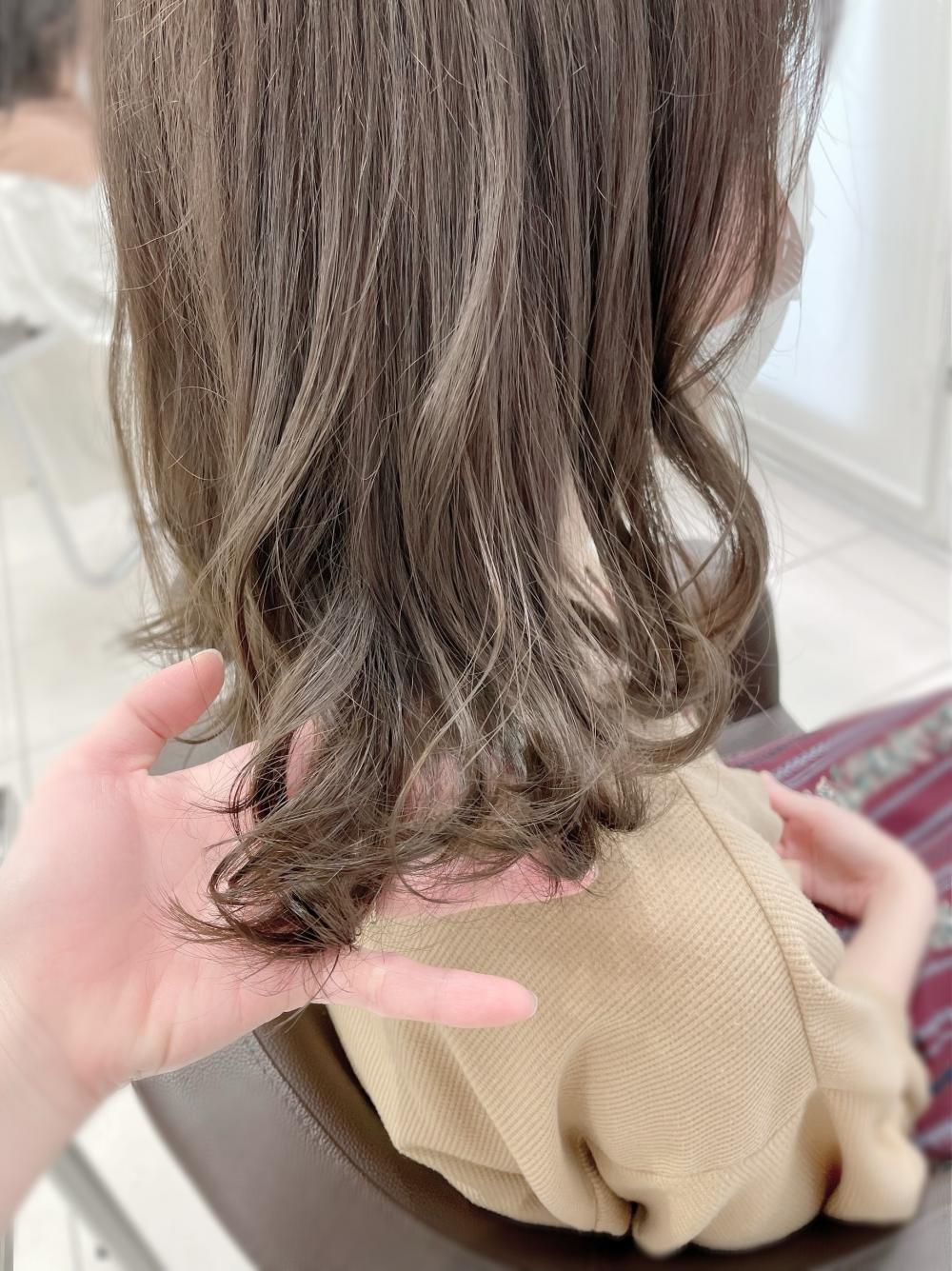 ★ナチュラルグレージュのゆるセミロング｜サブ写真③