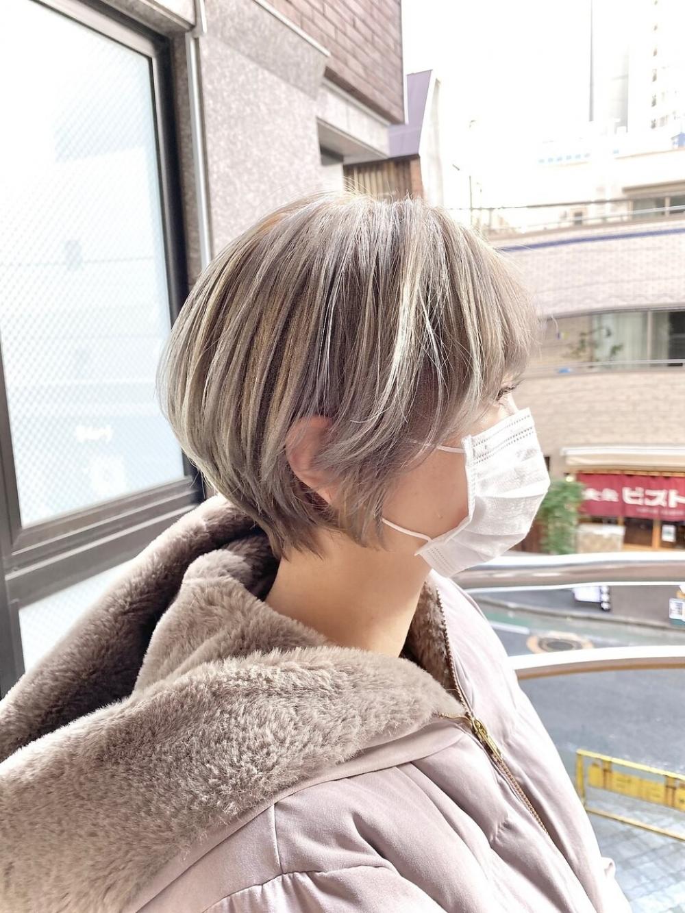 ホワイト系カラーのショートボブ【Ash大泉学園 横山直輝】