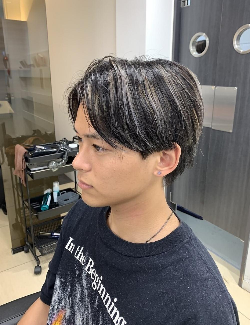 センターパート×ハイライトメッシュ