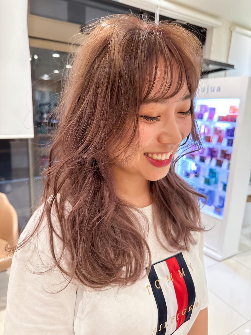 ピンクベージュ