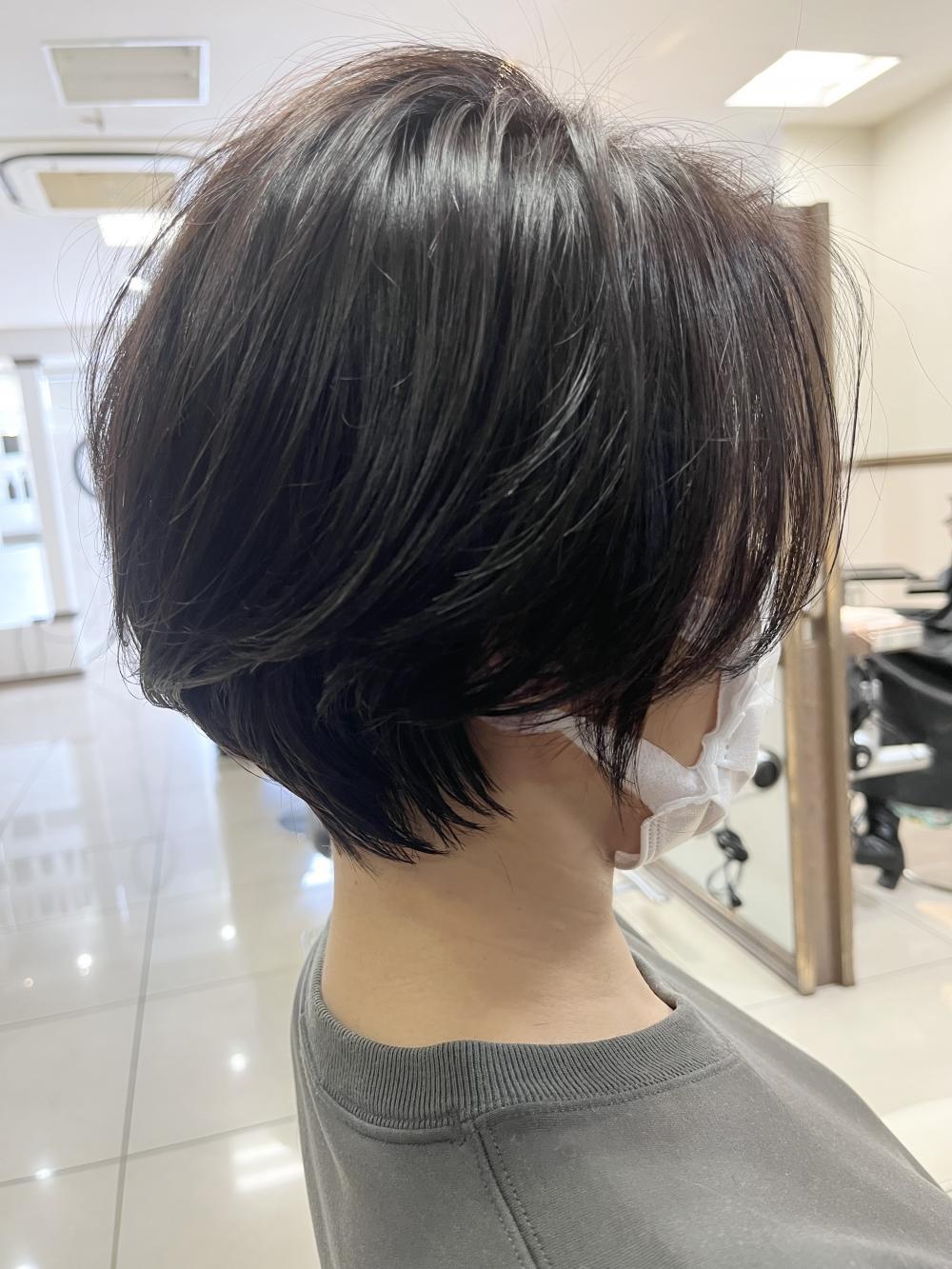 長めの前髪を活かしたショート