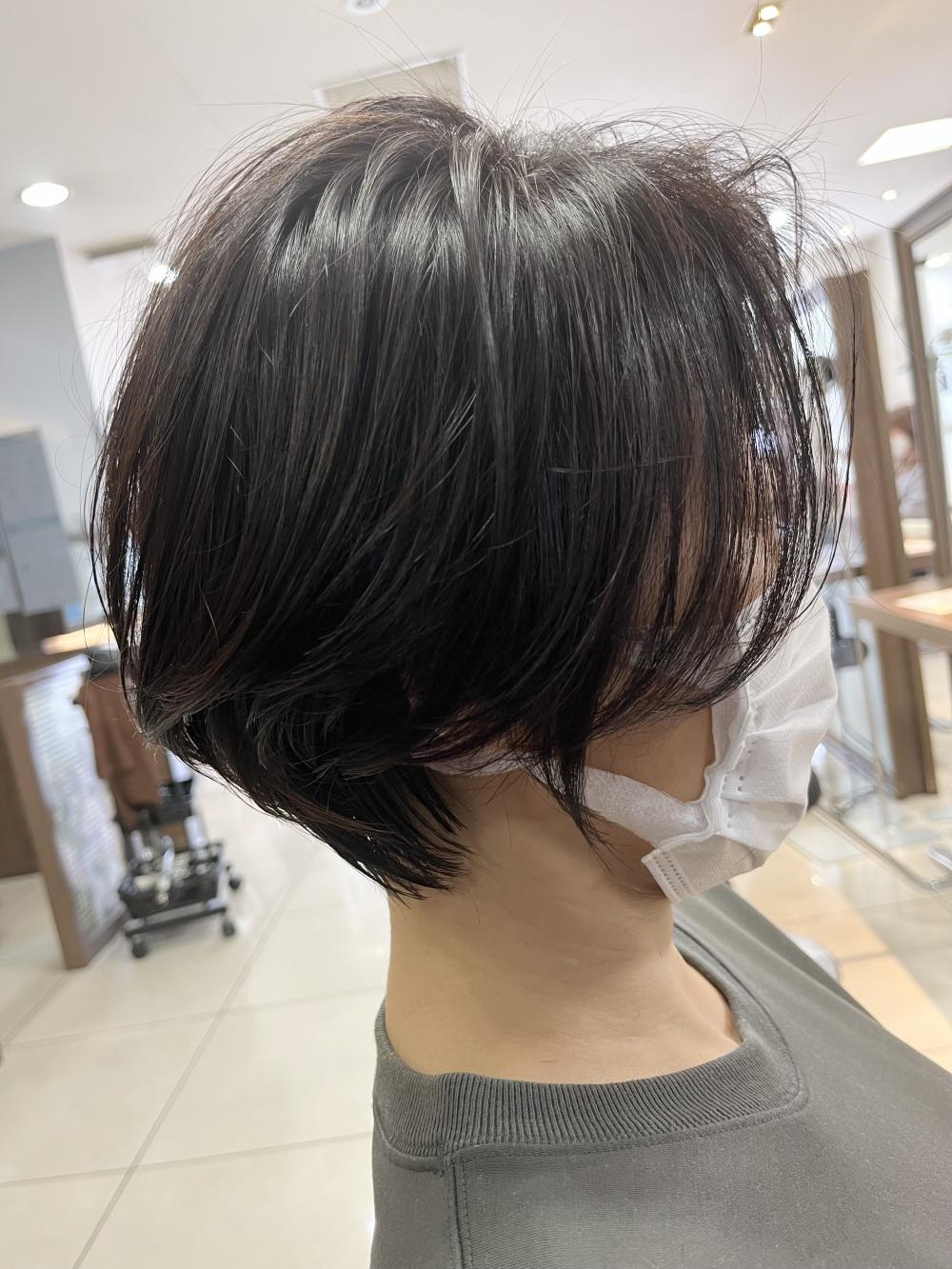長めの前髪を活かしたショート｜メイン写真