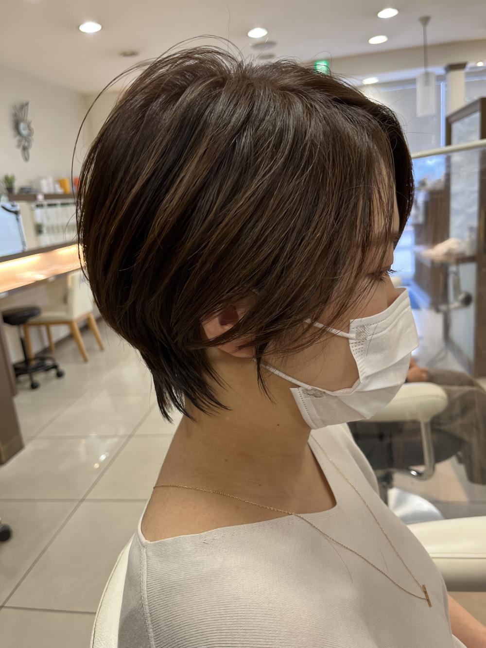 襟足が収まるショートカット