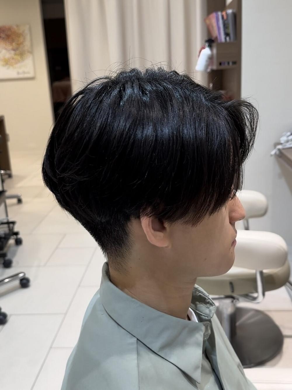 黒髪ナチュラルセンターパート
