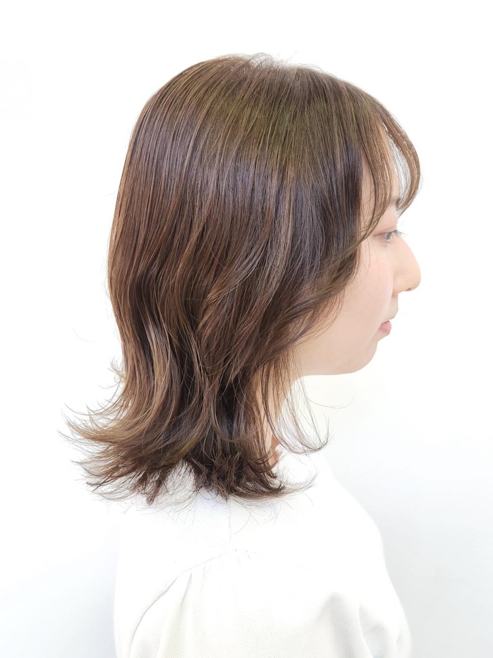 ミディアムボブで抜け感グレージュ/ナチュラルグレージュ/ベージュカラー/ハネ感｜サブ写真③