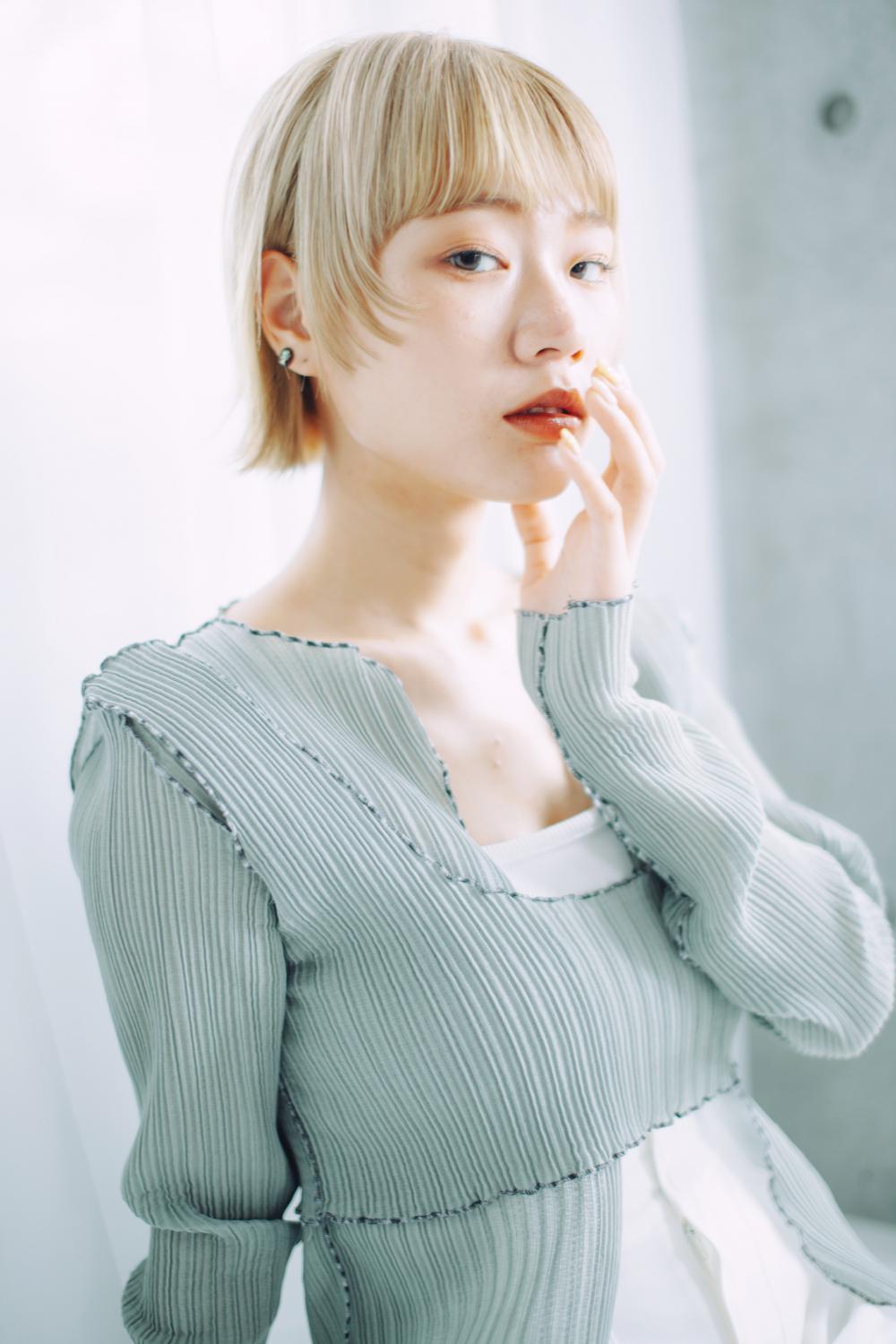 ニュアンスハイトーンボブウルフ