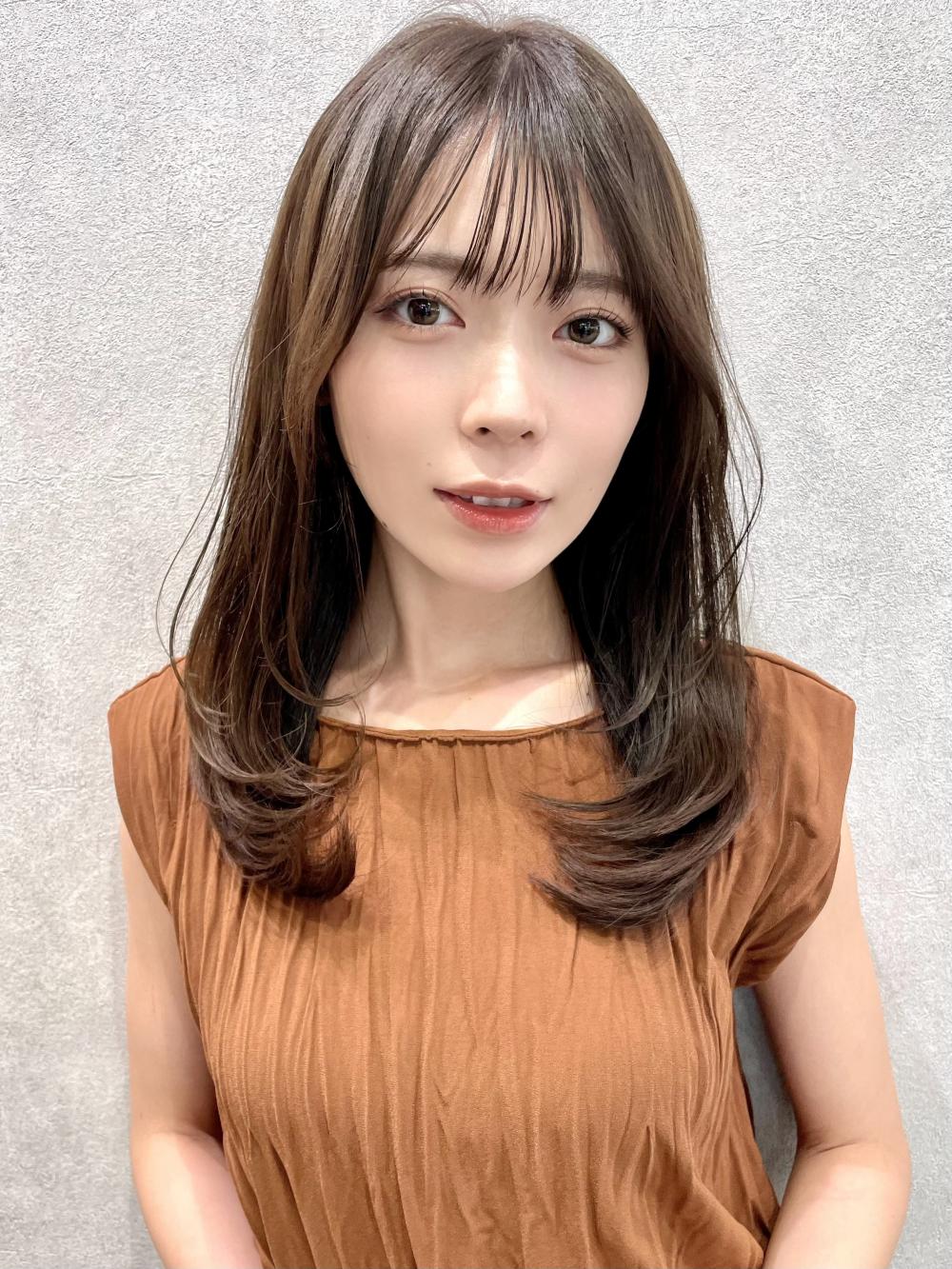 くびレイヤーぱっつん前髪