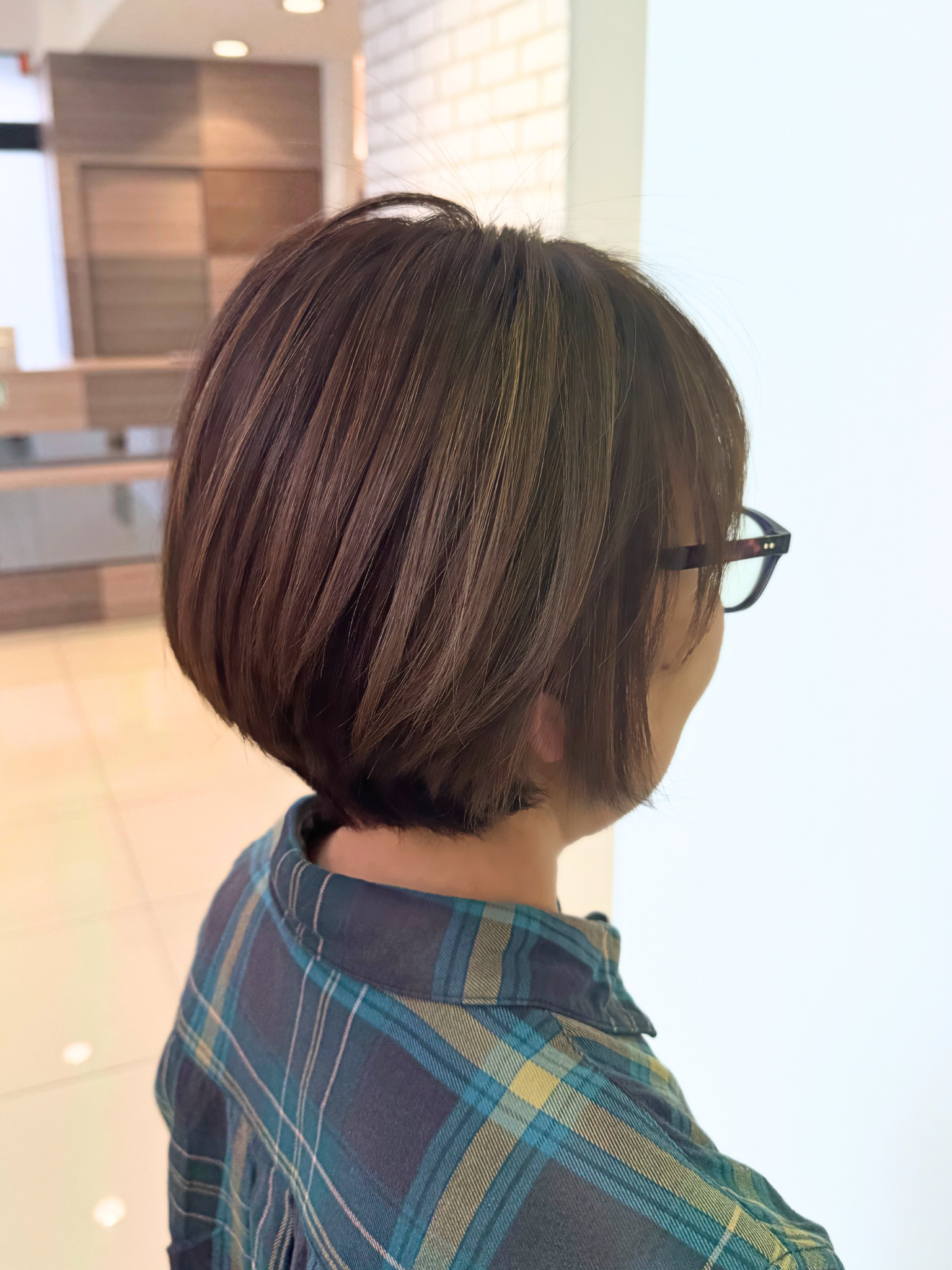 ショートボブ　白髪ぼかし
