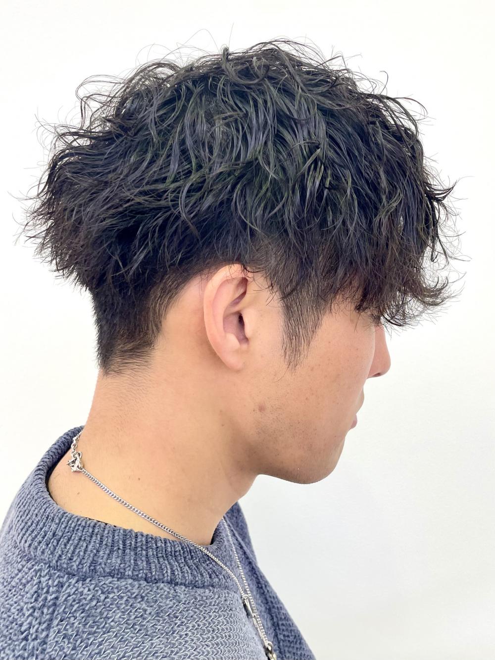 どの角度からでもカッコいい、波巻きツイストスパイラルパーマ