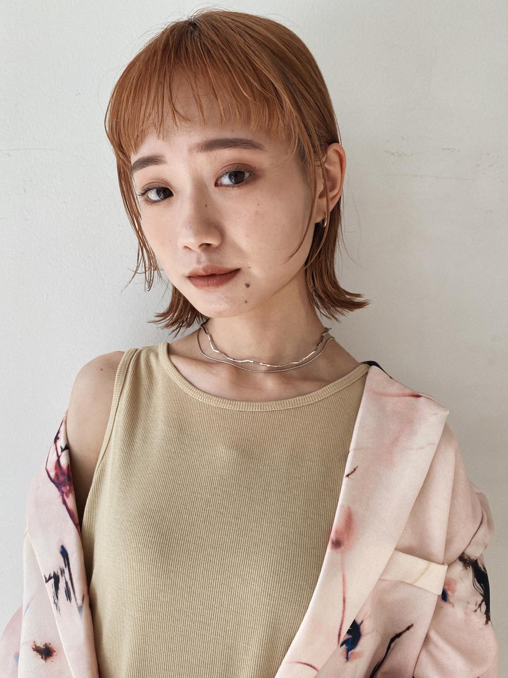 シースルショートバングの切りっぱなしボブ