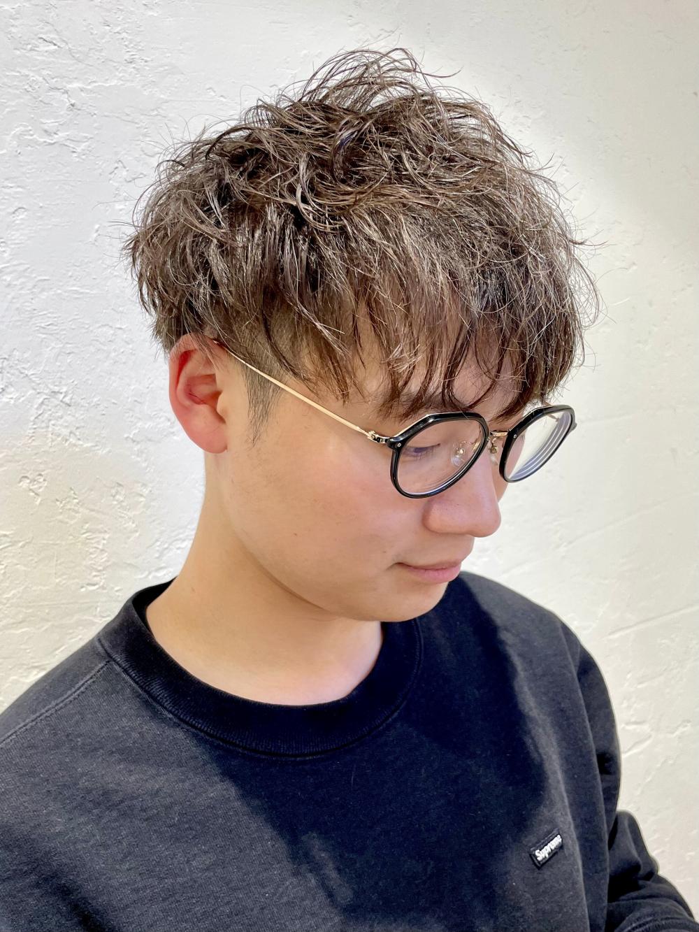 前髪長めなツイストスパイラルパーマ