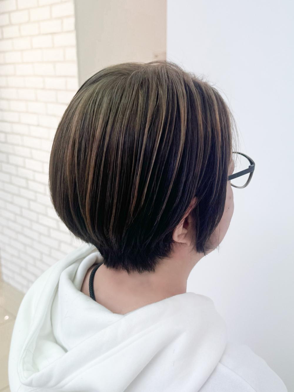 白髪ぼかし　ハイライト　ショート