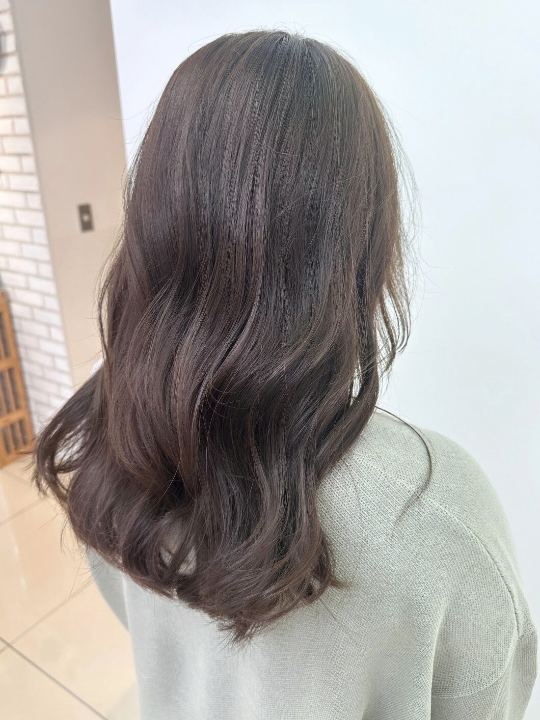 オリーブグレージュ