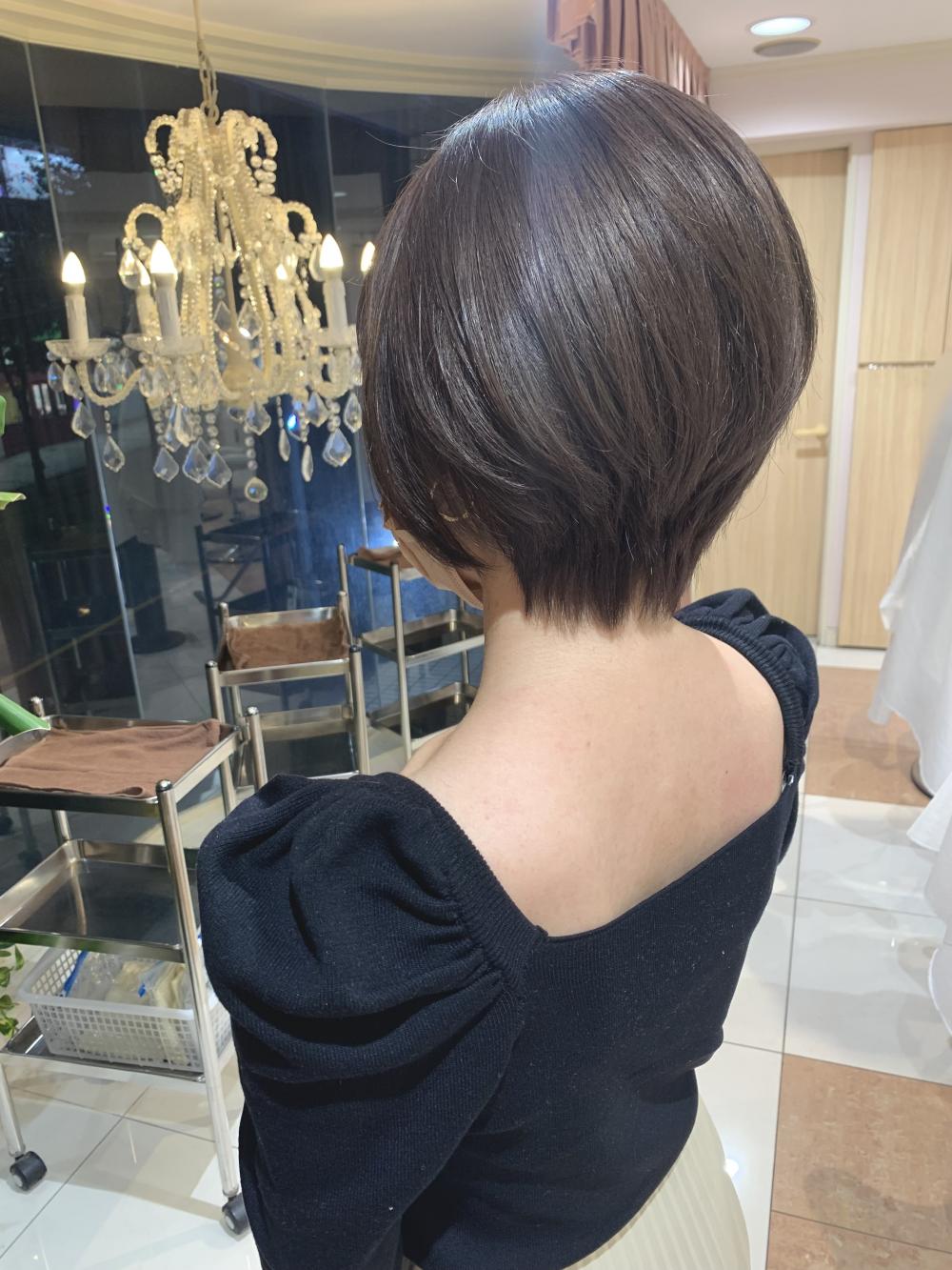 柔らかカラーのハンサムショート