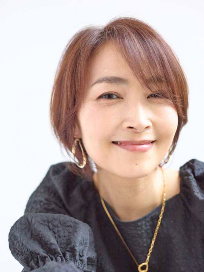 明るめの白髪染め・大人小顔ショート｜サブ写真③