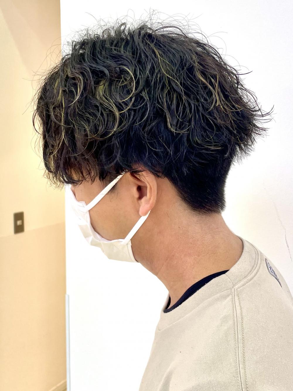波巻きスパイラルパーマに金メッシュ｜サブ写真②